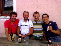 Ossi Jochum, Radlwolf, Hans Millonig und Michi Kurz bei einem fr&ouml;hlichen Stelldichein im Hause Millonig 