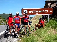 Manfred, Radlwolf, Michi und Kurt am Iba&ntilde;eta Pass in den Pyren&auml;en