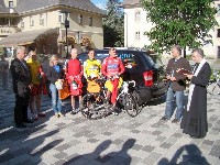 Landessportdirektor Reinhard Tellian, Kurt Strobl, Silke Napetschnig, Manfred Pichler, Michi Kurz, Radlwolf, B&uuml;rgermeister Walter Hartlieb und Pfarrer Mag. Krzysztof Nowodczynski