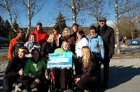 v. l. hinten 1 Reihe Valentin Doujak, Hannes Hempel, Wolfgang Dabernig, Werner Uran, Sportstadtrat Mertl; 2 Reihe Jürgen Allesch, Vanessa Rak, Naida Emric, Sabine Hanser, Professorin Wimmer; Sitzend Dominik Pacher, Andrea Zweibrot, Christoph Allesch und Birgit Morelli