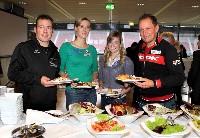 Guido Hilgarter Naturbahnrodeln, Sandra Kleinberger Fechten, Petra Steinbauer Judo und Radlwolf st&auml;rkten sich beim abschlie&szlig;enden ausgezeichneten Buffet