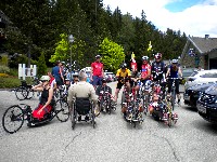 Die Kursteilnehmer mit den Demosportlen bei der Proberunde