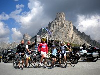 Kurt Strobl, Hans Linder, Radlwolf, Geburtstagskind Nils Kurz und Michael Kurz am Passo Giau in 2236m Seehöhe