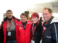 v.l.n.r. Organisator Pepe Mikl (Danke f&uuml;r die VIP Karten), Michi Kurz, 3 fach Olympiasiegerin  Kati Wilhelm und Radlwolf