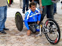 Der beinamputierte ehemalige Formel 1 Pilot Alessandro Zanardi 