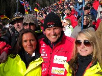 Radlwolf mit Maria und Kerstin beim Anfeuern der Biathleten