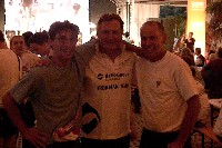 v.l.n.r. Michael Kurz, Olympiasieger Franz Klammer und Wolfgang Dabernig bei der anschlie&szlig;enden After-Party mit Livemusik