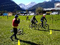 Kurt Strobl und Radlwolf unterwegs zu Platz drei, im Vordergrund Trainer Gerald Ebner