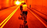Radlwolf im Windschatten von Armin Assinger in einem Tunnel im Kanaltal