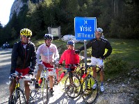 v.l.n.r. Radlwolf, Ossi Jochum, Nils und Michi Kurz am Vršič-Pass