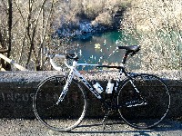 Die schwimmende Weihnachtskrippe am Laghetto die Cornino 