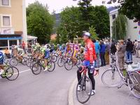 Radlwolf und das Feld beim Giro in Lienz