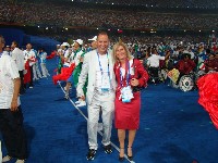Die beiden K&auml;rntner Paralympicteilnehmer Radlwolf und Silke Napetschnig im Olympiastadion "Vogelnest"