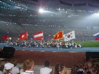 Fahnenparade bei der Abschlussfeier im Vogelneststadion