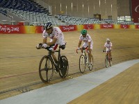 Erich Stauffer, Radlwolf und Anita Wunder im "Laoshan Velodrom"