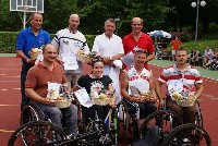 Stehend v.l.: Wolfgang Dabernig ( Rad) , Michael Linhart  (LA), Prim. Dr. Gerd Korisek; Mag. Michael W&ouml;hrer Vorne v.l.: Ing. Harald Pundner (Tennis), Claudia L&ouml;sch (Segeln, Monoski), 