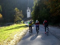 Die Pilgerradler in Vorderberg bei der Wallfahrtskirche Maria im Graben