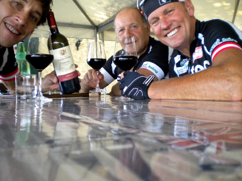 auch der hervorragende Wein der Region wurde bei der Radtour verkostet