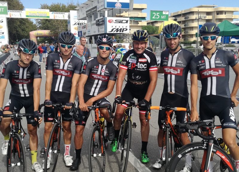 das "Tirol Cycling Team" v.l. Marcel Neuhauser, Daniel Katzmayr, Alexander Wachter