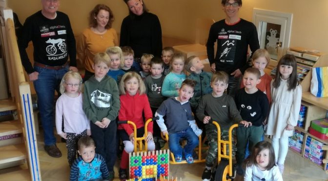 Radlwolf und Michi Kurz unterstützen die integrativ geführte Schmetterlingsgruppe des Kindergarten Gundersheim
