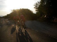 Die Radler in der Abendstimmung uterwegs auf der Insel Krk/Kroatien