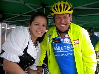 Wirtin Hanni Rieger überzeugte Radlwolf bei dem Sauwetter doch zu starten