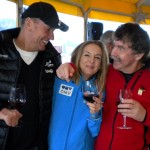 Radlwolf, Jutta und Ossi freuen sich über den schönen Tag und geniesen den guten Wein