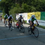 Erste Start-Zieldurchfahrt der Spitzengruppe