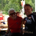 Radlwolf mit seinem großen Vorbild Adi Klingberg der mit seinen 90 Jahren den jungen Radlern immer noch zeigt wo es lang geht