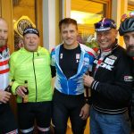 v.l. Biathlet Daniel Mesotitsch, Kurt Strobl, Olympiasieger Matthias Mayer, Radlwolf und Organisator Ronny Hohenberger bei der Labestation in St. Veit