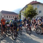 Der Hauptplatz von Mauthen füllt sich mit den "Radlern für den guten Zweck"