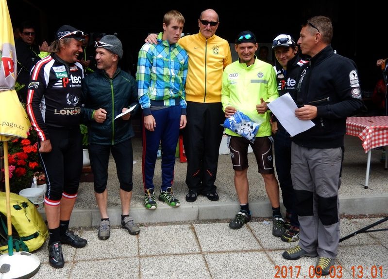 die Mittelzeitsieger 2. Platz Hubert Engl, die Sieger Manuel und Baldur Lenzhofer und der 3. Georg Gastinger