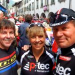 Ossi mit Christine Jochum und Radlwolf beim Start zur 15. Etappe des "Giro d`Italia in Tolmezzo