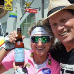 Petra genießt das neue Loncium Alkoholfrei nach der kräfteraubenden Auffahrt nach Prägraten