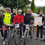 die am weitenst angereisten Radler Rene Wankmüller, Helga Wankmüller und Michael Färber mit Dani, Sabrina, Motz und Radlwolf am Start