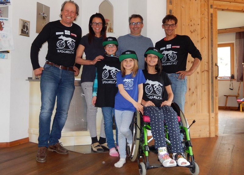 hinten: v.l. Radlwolf, Astrid und Gerald Kubin, Michi Kurz, vorne: Hannah, Carmen und Lorena Kubin; Foto: © Radlwolf