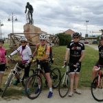 Eveline, Liane, Erich; Günther und Ossi beim "Marco Pantani Denkmahl" in Cesenatico