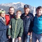 v.l. Mama Uschi Schnabl, Onkel Michael Schnabl, Special Olympics Athlet Felix Schnabl, Radlwolf und Ossi Jochum