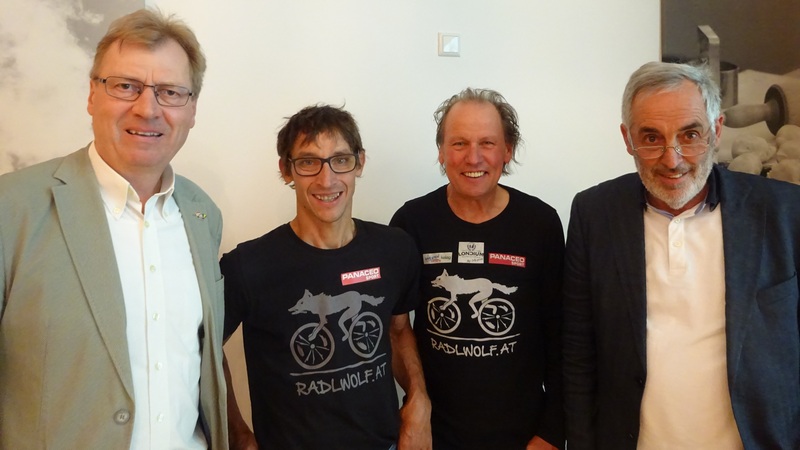 v.l. Rotary Cub Hermagor Präsident Dr. Hans Lederer, die beiden Paralympioniken Michael Kurz, Wolfgang Dabernig und Club Sekretär Armin Herzog