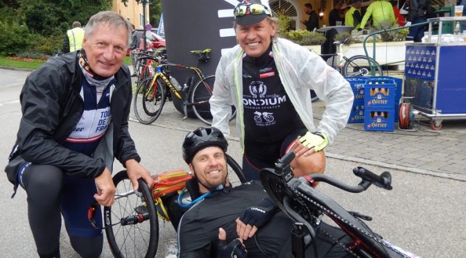 Gailtaler Pararadsportler Helmut Jost und Radlwolf bei „18. Tour de Franz“