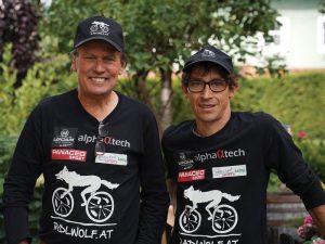 Radlwolf und Michi Kurz freuen sich auf zahlreiche Teilnahme beim „8. Radeln, Laufen und Wandern für den guten Zweck“.  Foto: © Lea Kurz  