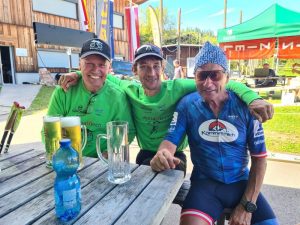 auch MTB Urgestein Siegi Hochenwarter freute sich mit Radlwolf und Michi über die tollen Leistungen der Athleten vom "Team Radlwolf"
Fotos: © Michi Kurz